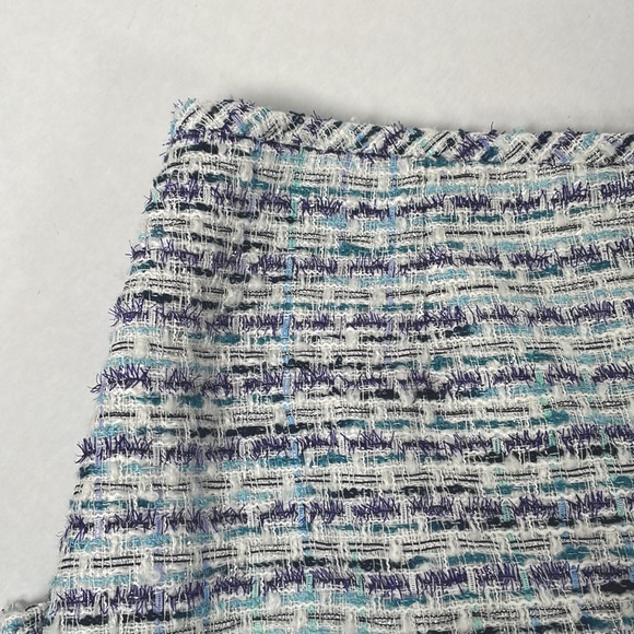 Tahari Skirt Navy, White, Blue Shimmery Christmas Snow Theme Mid Length Size 16 - Picture 7 of 7